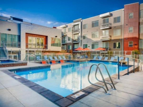 Modern Resort Styled 2BR Apt W Pool, Gym & Hot Tub